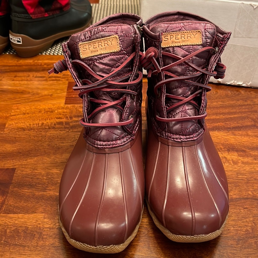 Womens Sperry duck boot size 10